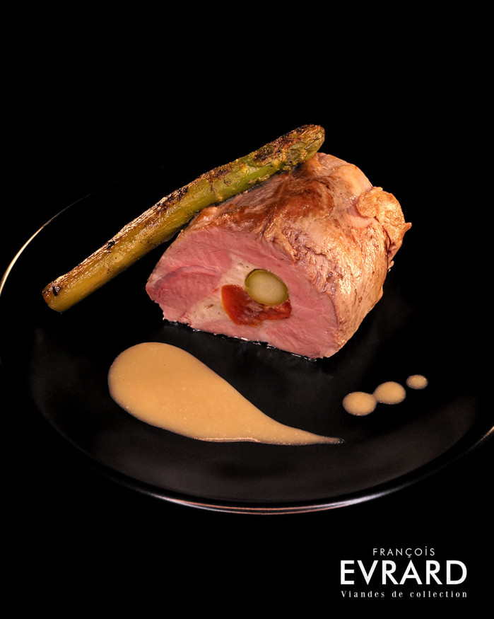 Filet mignon de porc farci aux asperges et tomates confites