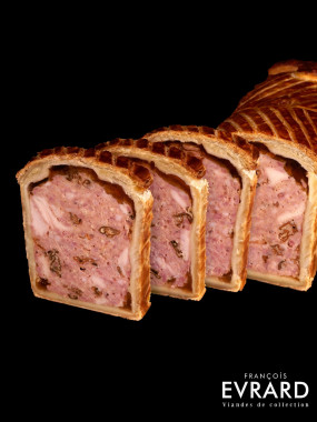 Pâté en croûte de faisan aux girolles
