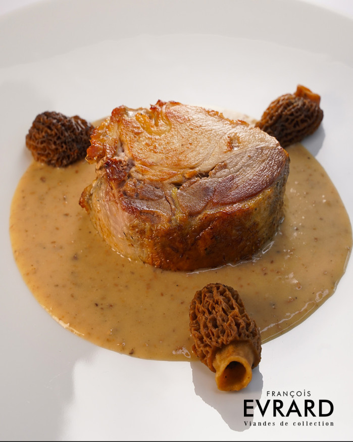 Médaillon de pintade finie au lait de Chalosse de chez Arnaud Tauzin, Farce morille et cognac sauce suprême