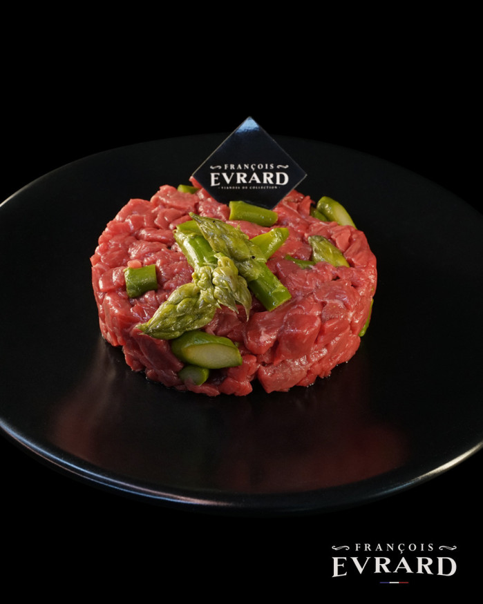 Tartare de boeuf maturé aux asperges vertes