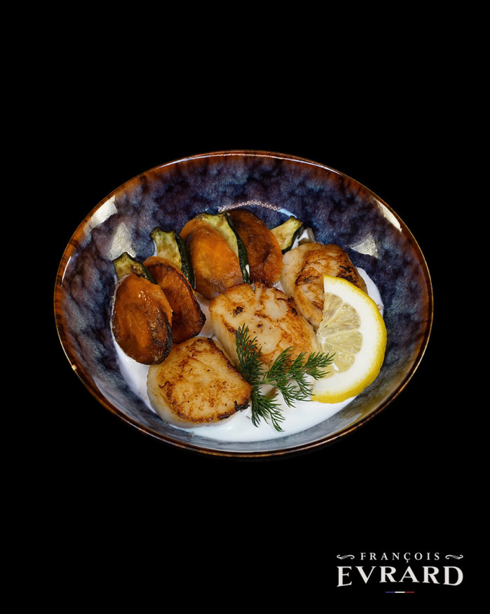 Cassolette de Saint Jacques au Chablis, petits légumes