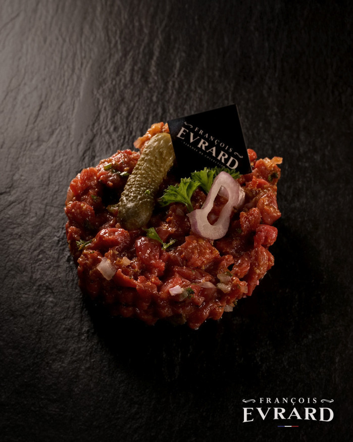 Tartare de boeuf couteau assaisonné Traditionnel